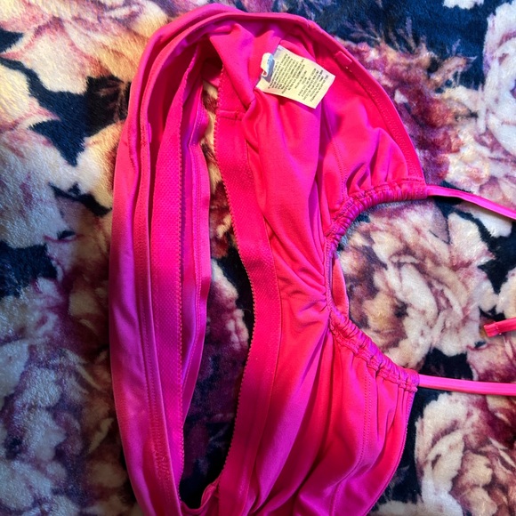 cute hot pink swimsuit top🩷 - Picture 2 of 5